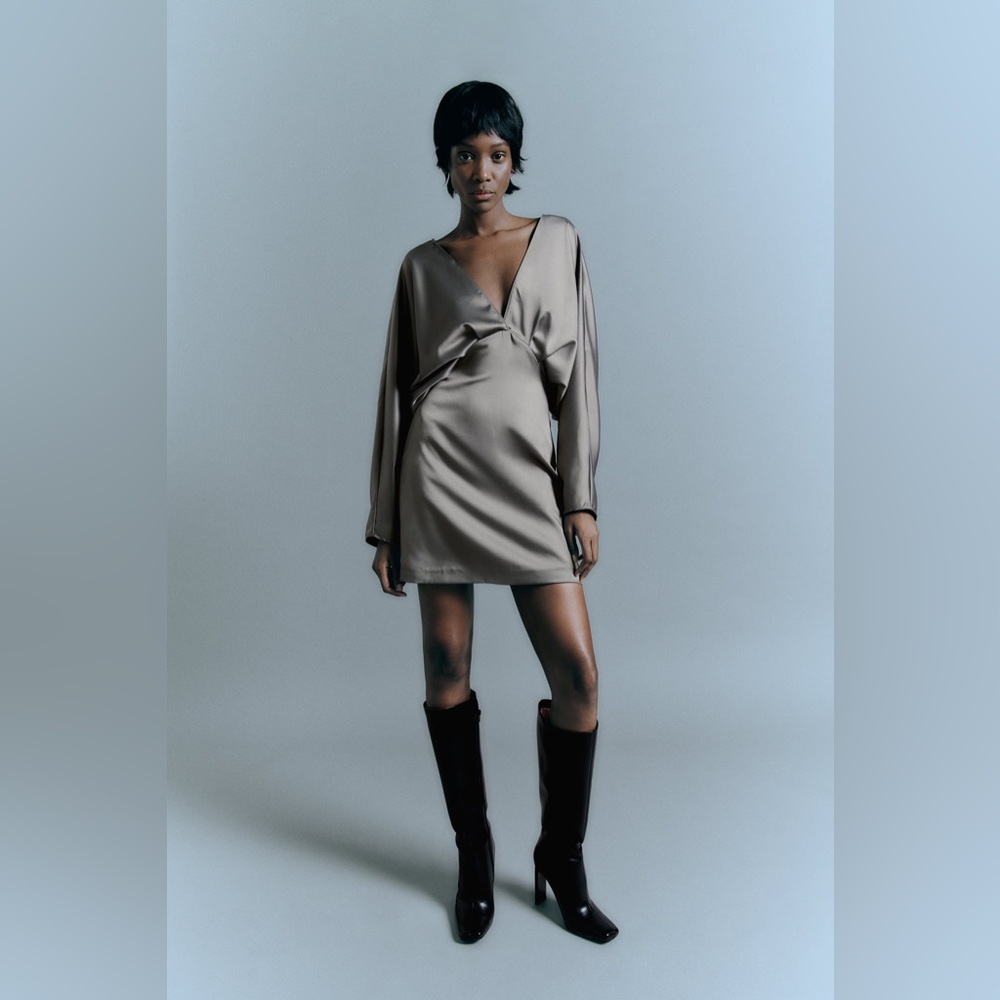 VOLUMINOUS SATIN EFFECT DRESS